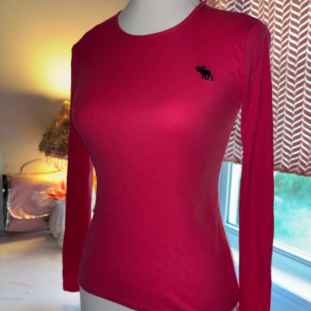 Abercrombie & Fitch Black and Pink Fitted Long Sleeve Tee